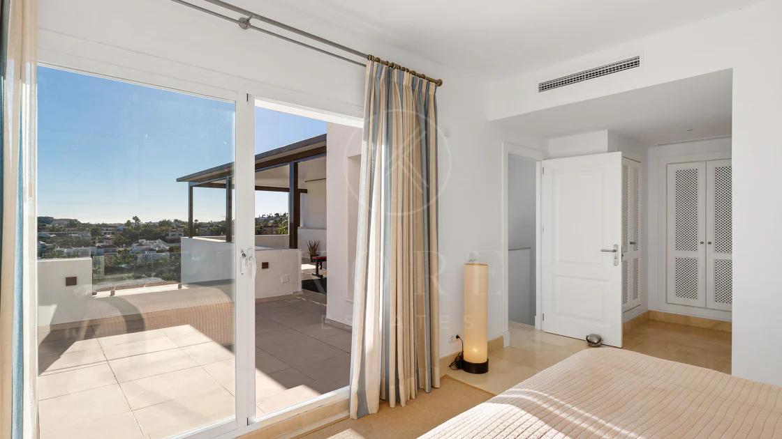 Elegant duplex penthouse in Aloha, Marbella with 3 bedrooms