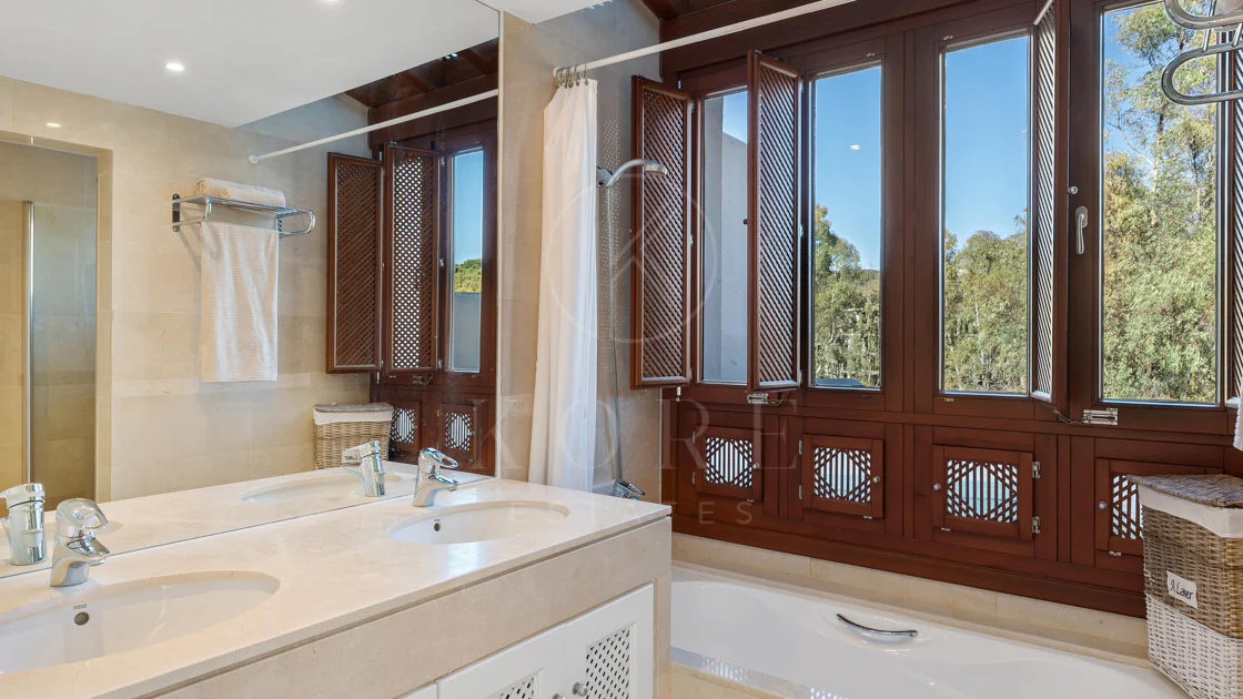 Elegant duplex penthouse in Aloha, Marbella with 3 bedrooms