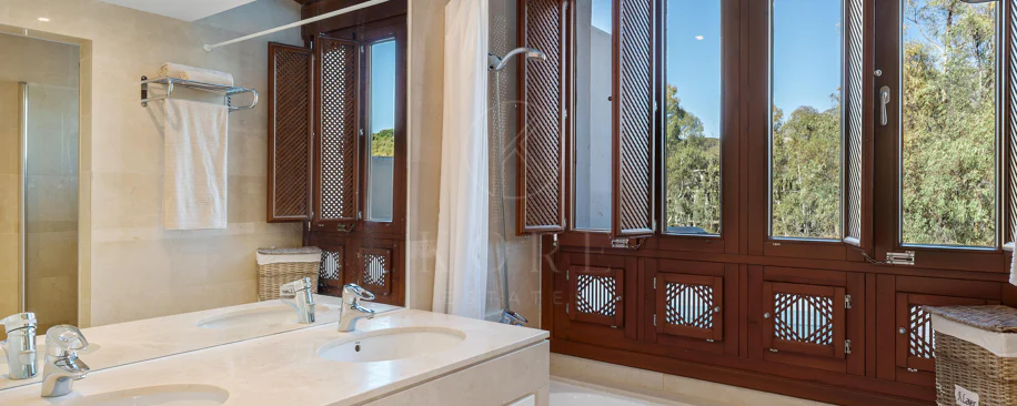 Elegant duplex penthouse in Aloha, Marbella with 3 bedrooms