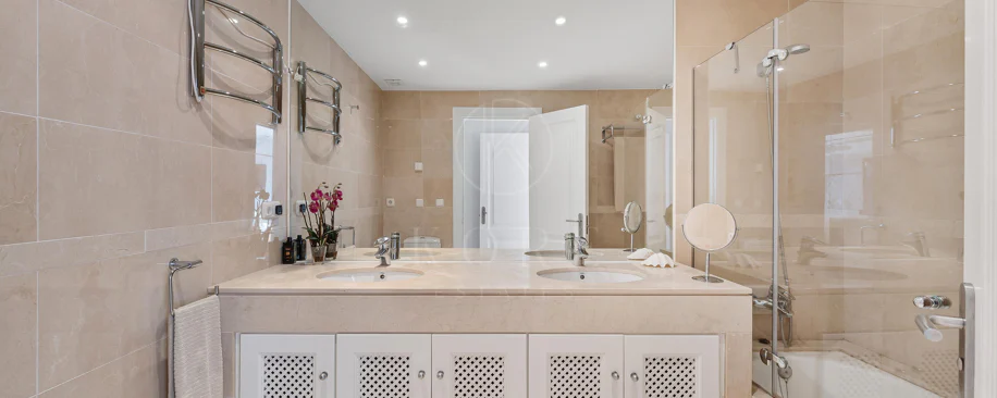 Elegant duplex penthouse in Aloha, Marbella with 3 bedrooms