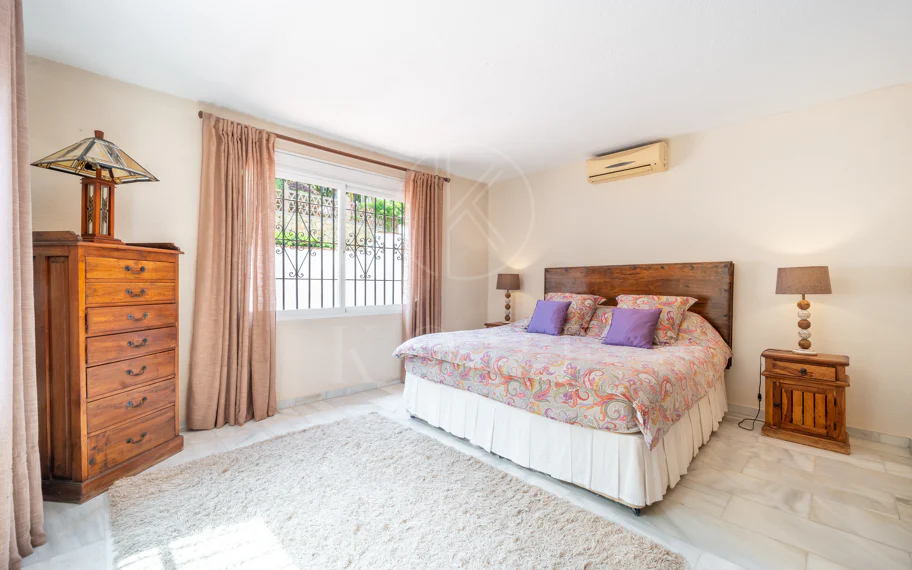 CHARMING 4-BEDROOM VILLA WITH EXPANSIVE OUTDOOR AREA IN MARBELLA