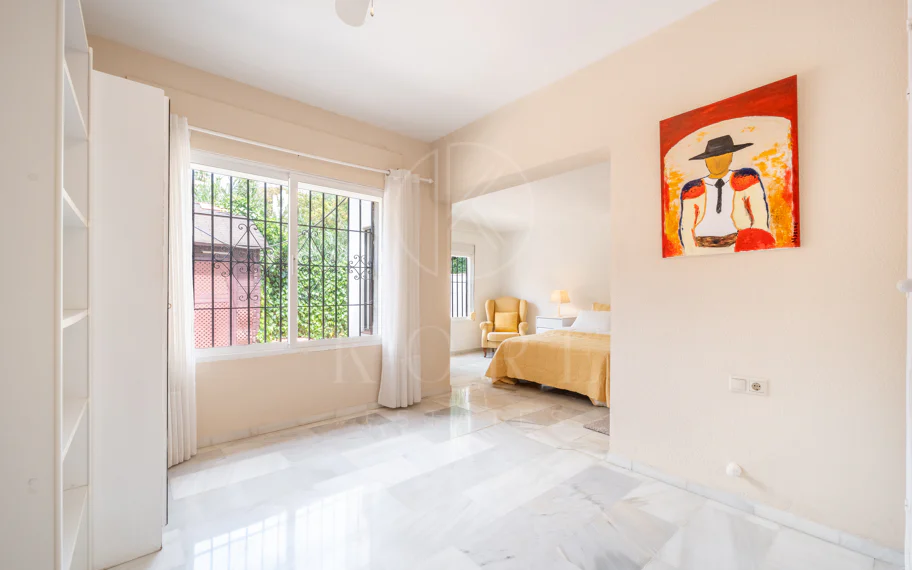CHARMING 4-BEDROOM VILLA WITH EXPANSIVE OUTDOOR AREA IN MARBELLA