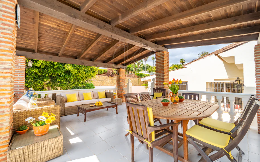 CHARMING 4-BEDROOM VILLA WITH EXPANSIVE OUTDOOR AREA IN MARBELLA