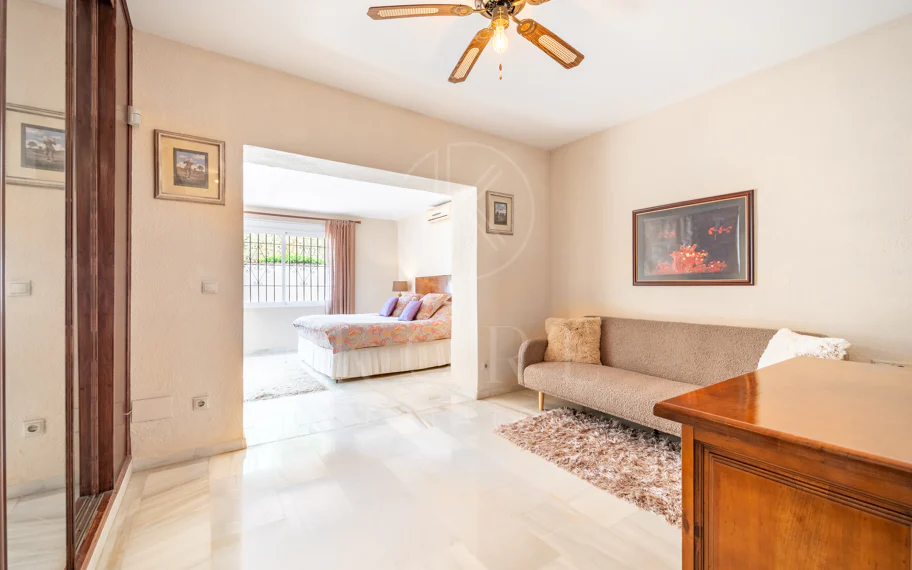 CHARMING 4-BEDROOM VILLA WITH EXPANSIVE OUTDOOR AREA IN MARBELLA