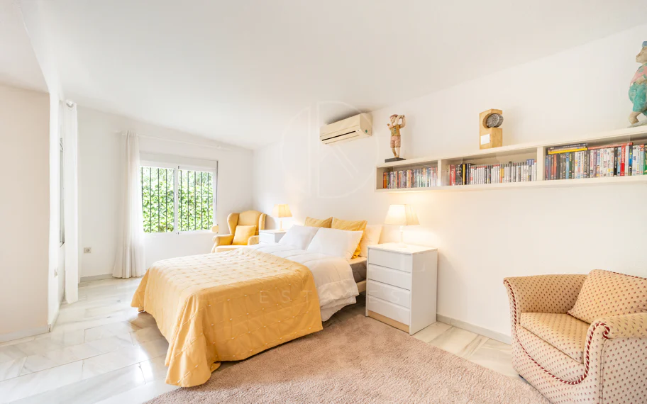 CHARMING 4-BEDROOM VILLA WITH EXPANSIVE OUTDOOR AREA IN MARBELLA