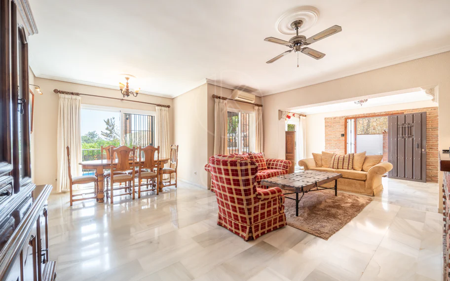 CHARMING 4-BEDROOM VILLA WITH EXPANSIVE OUTDOOR AREA IN MARBELLA