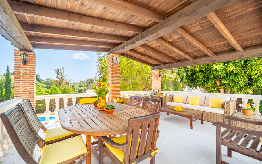 CHARMING 4-BEDROOM VILLA WITH EXPANSIVE OUTDOOR AREA IN MARBELLA