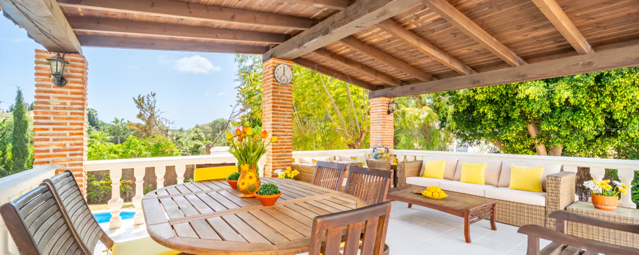 VILĂ FERMECĂTOARE CU 4 DORMITOARE ȘI SPAȚIU EXTERIOR EXTINS ÎN MARBELLA