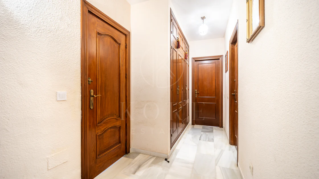 VILĂ FERMECĂTOARE CU 4 DORMITOARE ȘI SPAȚIU EXTERIOR EXTINS ÎN MARBELLA