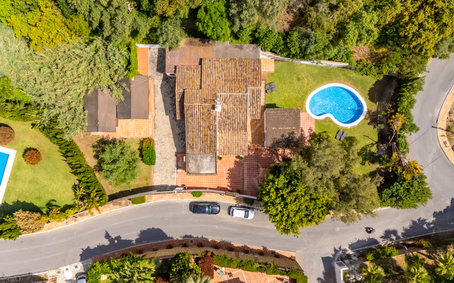 CHARMING 4-BEDROOM VILLA WITH EXPANSIVE OUTDOOR AREA IN MARBELLA