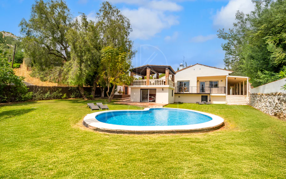CHARMING 4-BEDROOM VILLA WITH EXPANSIVE OUTDOOR AREA IN MARBELLA