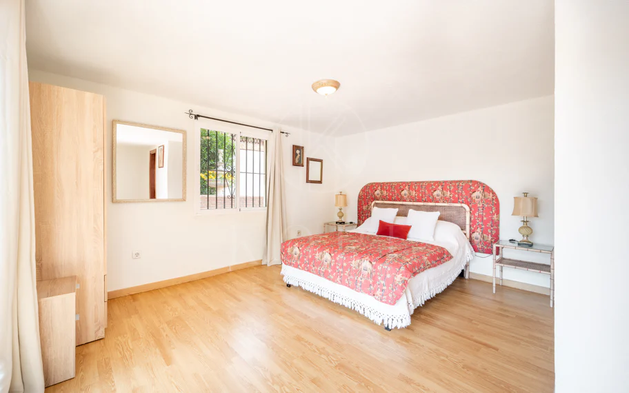 CHARMING 4-BEDROOM VILLA WITH EXPANSIVE OUTDOOR AREA IN MARBELLA