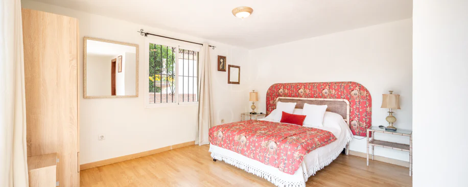 VILĂ FERMECĂTOARE CU 4 DORMITOARE ȘI SPAȚIU EXTERIOR EXTINS ÎN MARBELLA