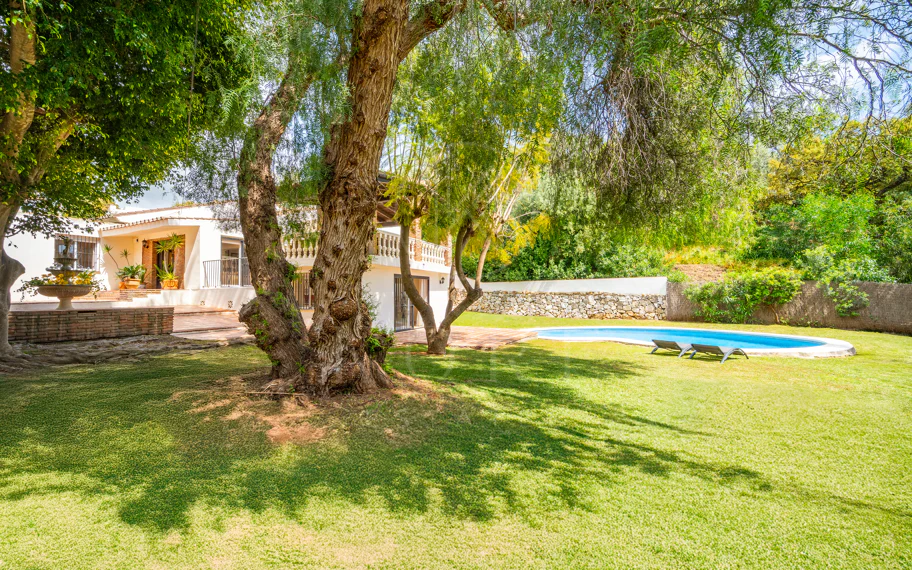 CHARMING 4-BEDROOM VILLA WITH EXPANSIVE OUTDOOR AREA IN MARBELLA