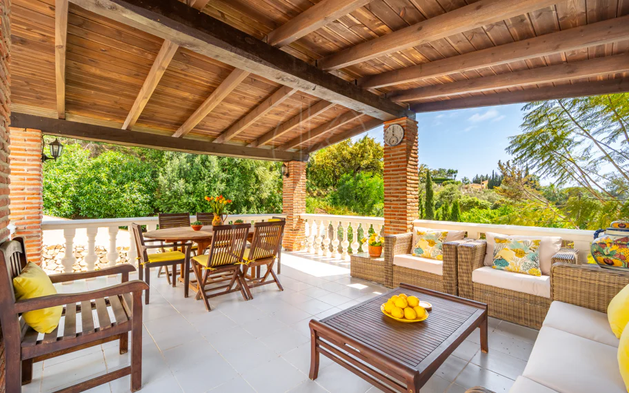 CHARMING 4-BEDROOM VILLA WITH EXPANSIVE OUTDOOR AREA IN MARBELLA