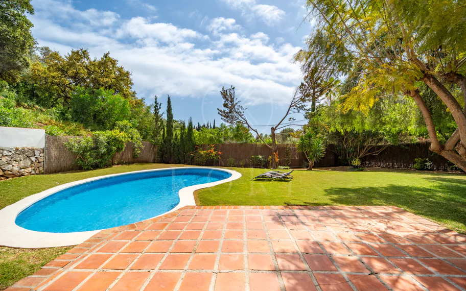 CHARMING 4-BEDROOM VILLA WITH EXPANSIVE OUTDOOR AREA IN MARBELLA