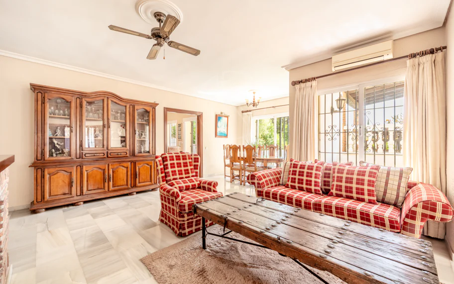 CHARMING 4-BEDROOM VILLA WITH EXPANSIVE OUTDOOR AREA IN MARBELLA