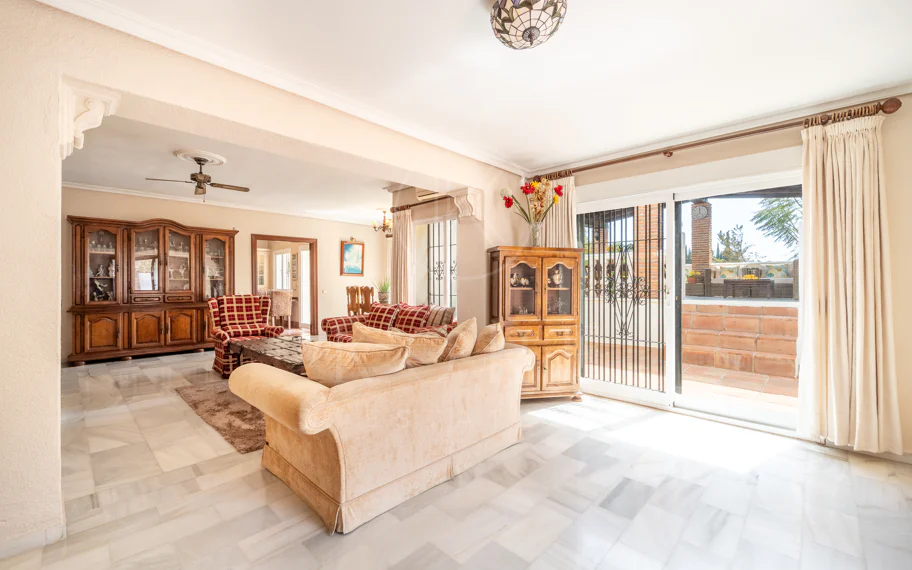 CHARMING 4-BEDROOM VILLA WITH EXPANSIVE OUTDOOR AREA IN MARBELLA