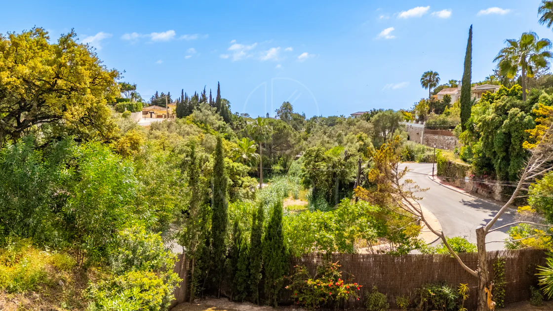 VILĂ FERMECĂTOARE CU 4 DORMITOARE ȘI SPAȚIU EXTERIOR EXTINS ÎN MARBELLA