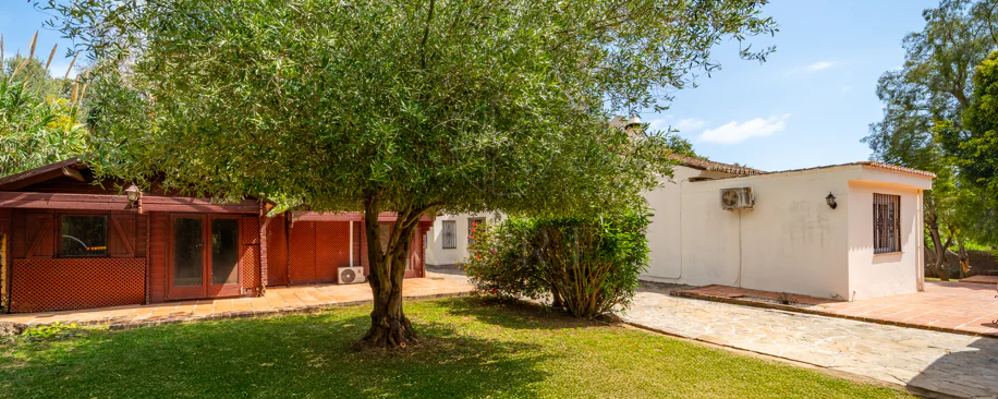 VILĂ FERMECĂTOARE CU 4 DORMITOARE ȘI SPAȚIU EXTERIOR EXTINS ÎN MARBELLA