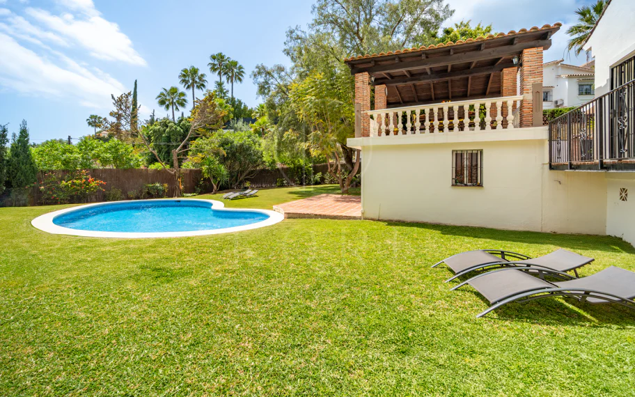 CHARMING 4-BEDROOM VILLA WITH EXPANSIVE OUTDOOR AREA IN MARBELLA