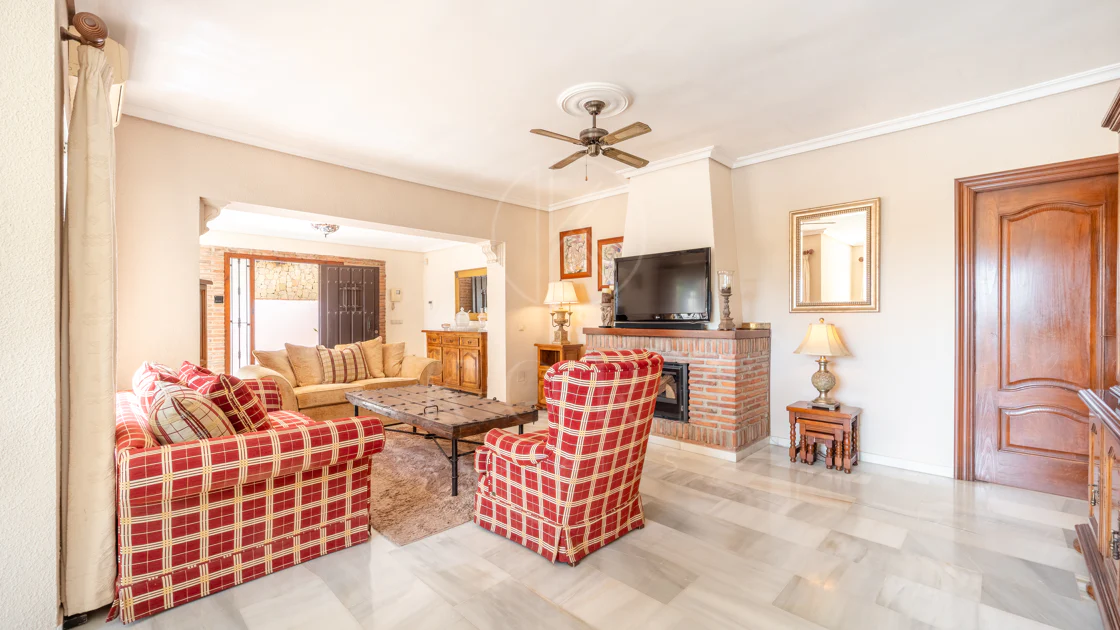 VILĂ FERMECĂTOARE CU 4 DORMITOARE ȘI SPAȚIU EXTERIOR EXTINS ÎN MARBELLA