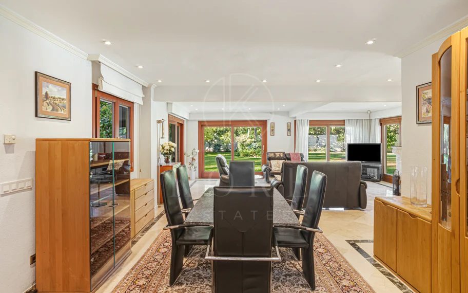 Elegant, southeast facing five bedroom Villa located on the New Golden Mile in Estepona, just steps from the beach