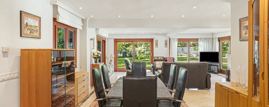 Elegant, southeast facing five bedroom Villa located on the New Golden Mile in Estepona, just steps from the beach