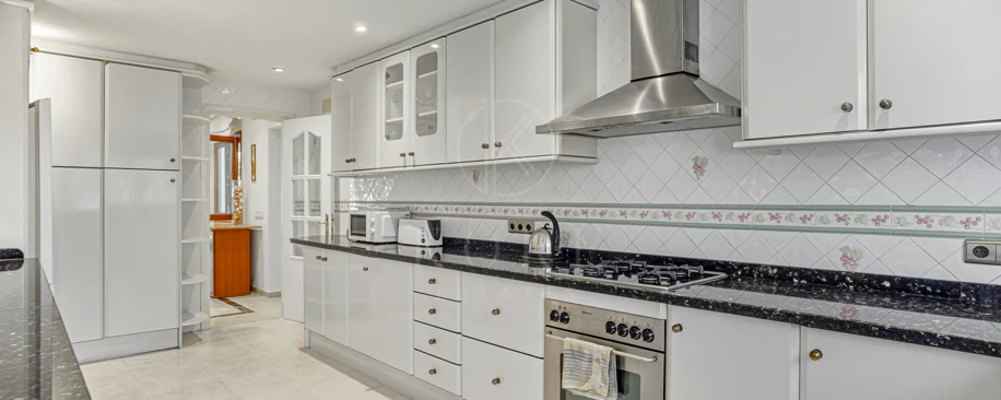 Elegant, southeast facing five bedroom Villa located on the New Golden Mile in Estepona, just steps from the beach