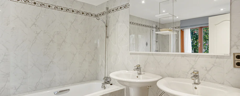 Elegant, southeast facing five bedroom Villa located on the New Golden Mile in Estepona, just steps from the beach