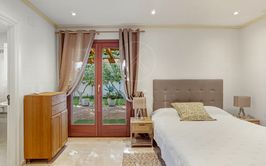 Elegant, southeast facing five bedroom Villa located on the New Golden Mile in Estepona, just steps from the beach