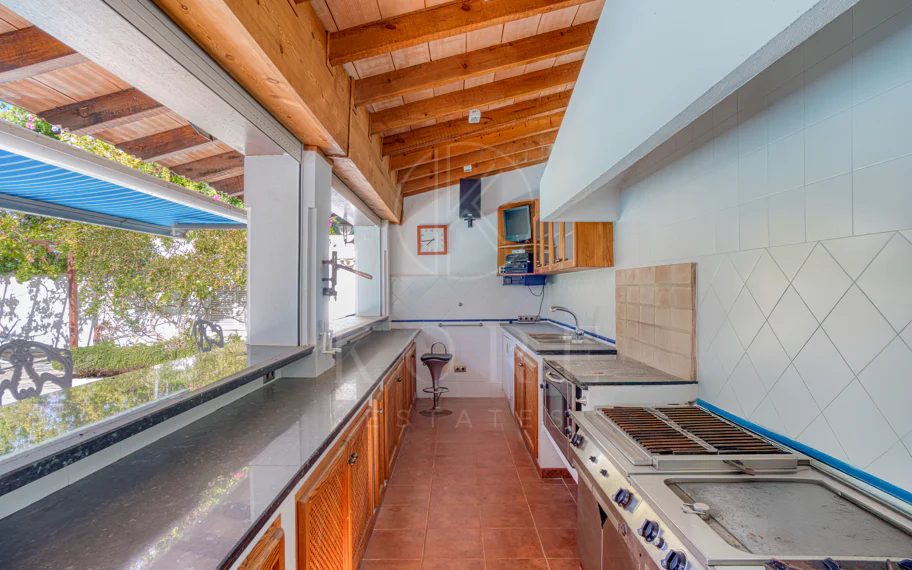 Elegant, southeast facing five bedroom Villa located on the New Golden Mile in Estepona, just steps from the beach