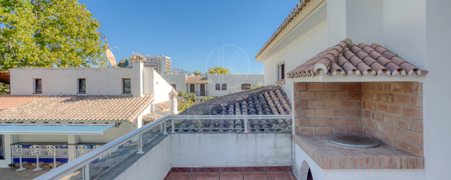 Elegant, southeast facing five bedroom Villa located on the New Golden Mile in Estepona, just steps from the beach