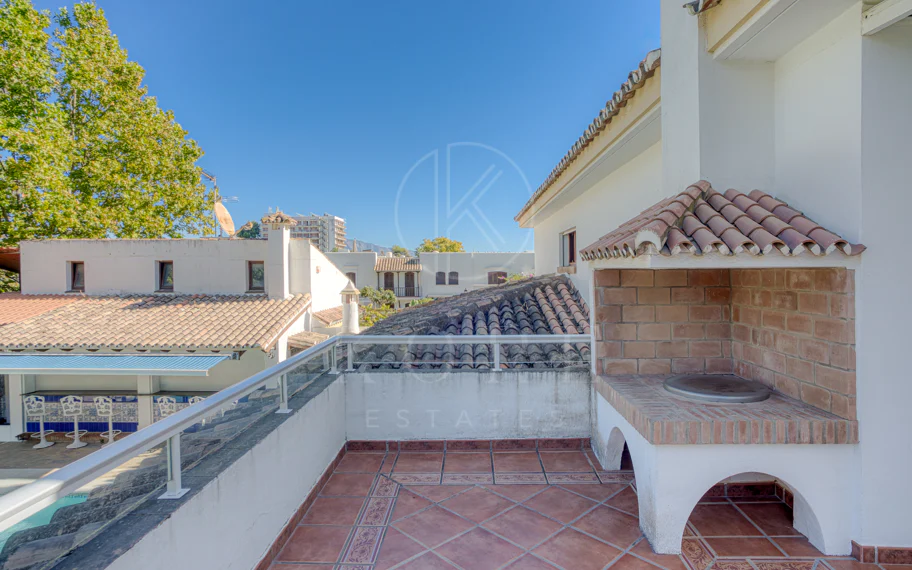 Elegant, southeast facing five bedroom Villa located on the New Golden Mile in Estepona, just steps from the beach