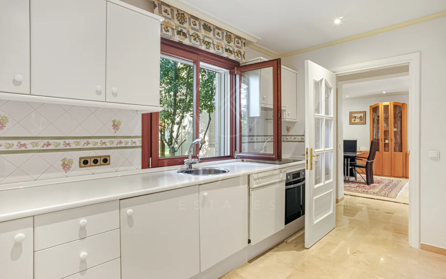 Elegant, southeast facing five bedroom Villa located on the New Golden Mile in Estepona, just steps from the beach