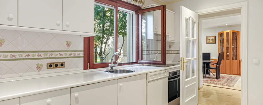 Elegant, southeast facing five bedroom Villa located on the New Golden Mile in Estepona, just steps from the beach