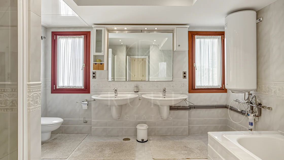 Elegant, southeast facing five bedroom Villa located on the New Golden Mile in Estepona, just steps from the beach