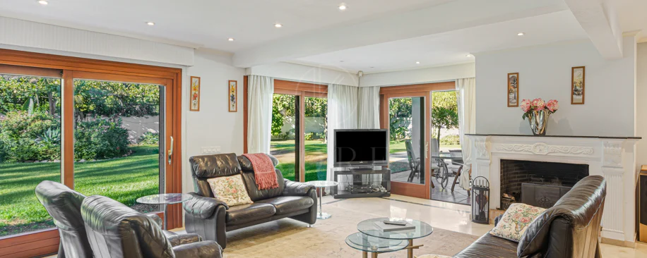 Elegant, southeast facing five bedroom Villa located on the New Golden Mile in Estepona, just steps from the beach