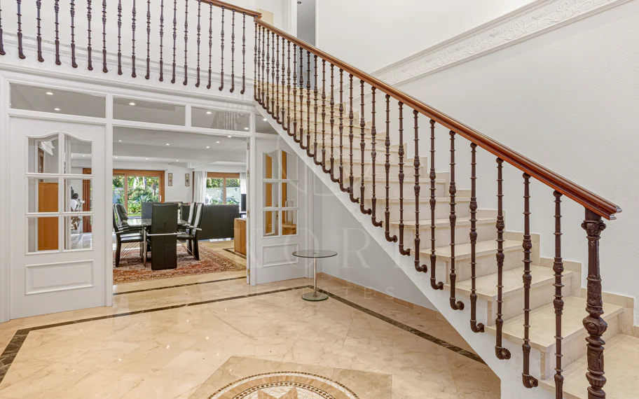 Elegant, southeast facing five bedroom Villa located on the New Golden Mile in Estepona, just steps from the beach