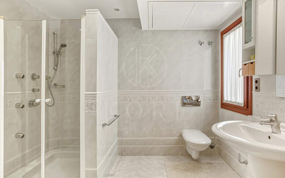 Elegant, southeast facing five bedroom Villa located on the New Golden Mile in Estepona, just steps from the beach
