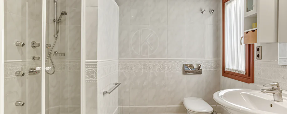 Elegant, southeast facing five bedroom Villa located on the New Golden Mile in Estepona, just steps from the beach