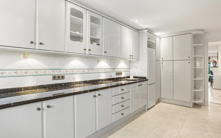 Elegant, southeast facing five bedroom Villa located on the New Golden Mile in Estepona, just steps from the beach