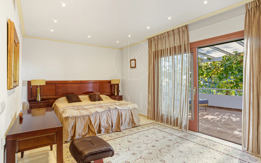 Elegant, southeast facing five bedroom Villa located on the New Golden Mile in Estepona, just steps from the beach