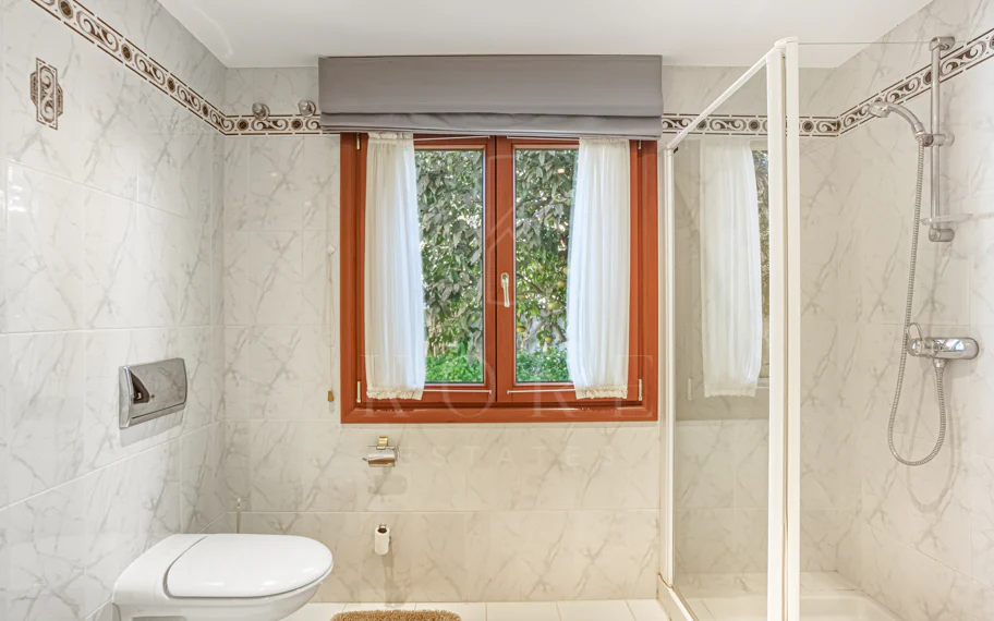 Elegant, southeast facing five bedroom Villa located on the New Golden Mile in Estepona, just steps from the beach