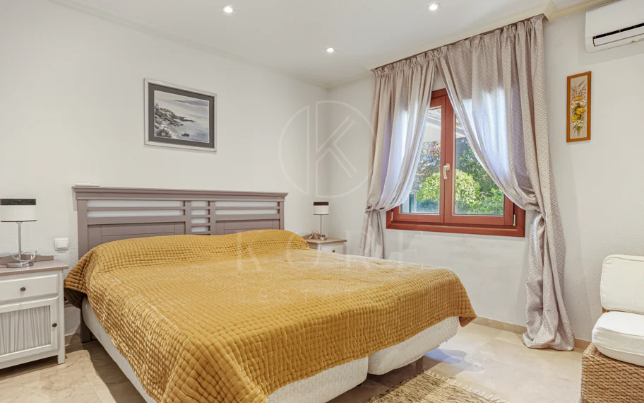 Elegant, southeast facing five bedroom Villa located on the New Golden Mile in Estepona, just steps from the beach