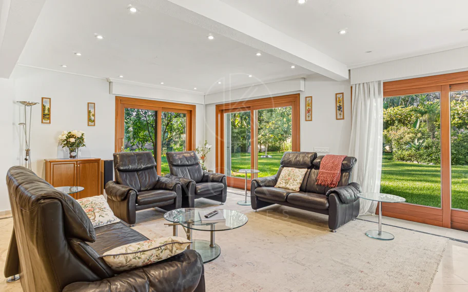 Elegant, southeast facing five bedroom Villa located on the New Golden Mile in Estepona, just steps from the beach