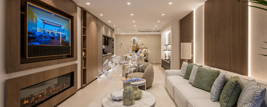 Impresionante apartamento, recientemente renovado, en primera línea de playa cerca del centro de Estepona.