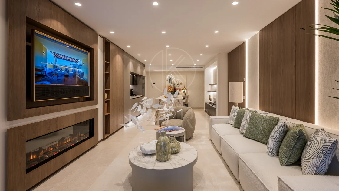 Impresionante apartamento, recientemente renovado, en primera línea de playa cerca del centro de Estepona.