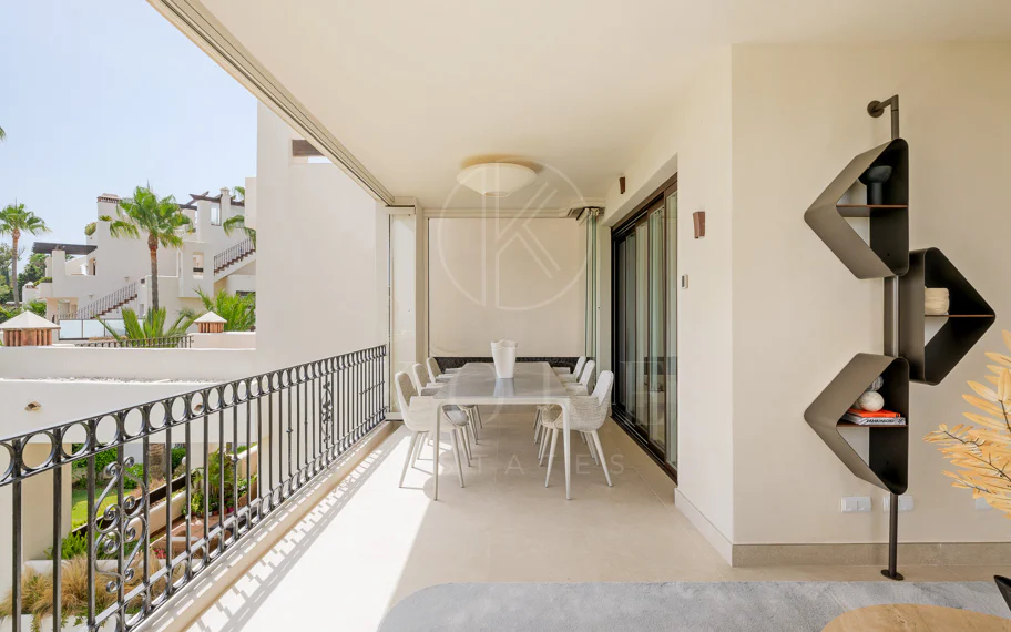 Stunning, recently renovated, apartment on the beach close to Estepona town!