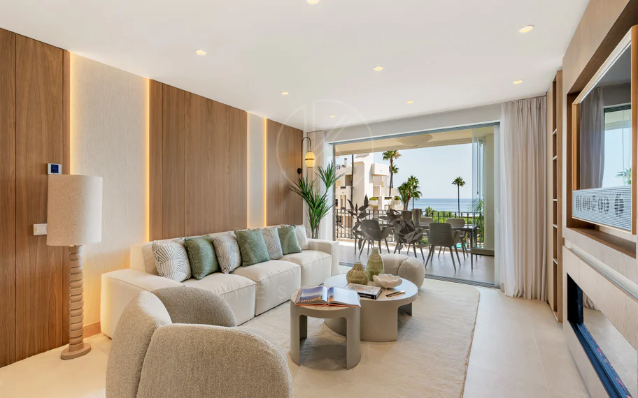 Stunning, recently renovated, apartment on the beach close to Estepona town!